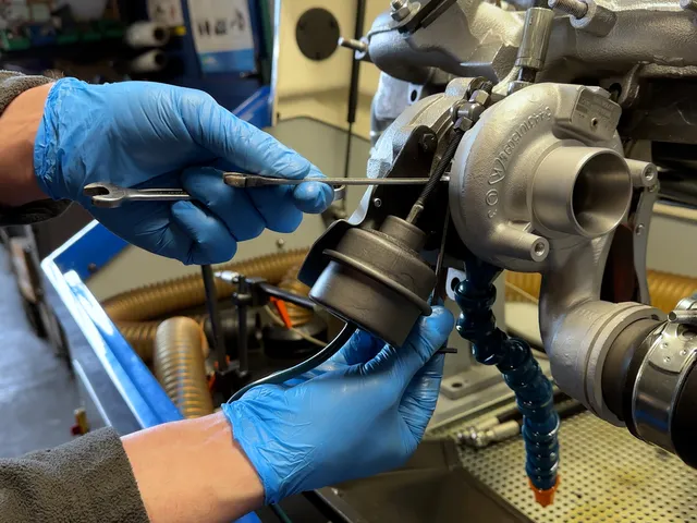 Zdemontowana turbosprężarka - widok wewnętrzny