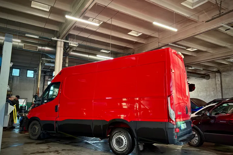 Warsztat naprawy turbosprężarek - stanowisko serwisowe