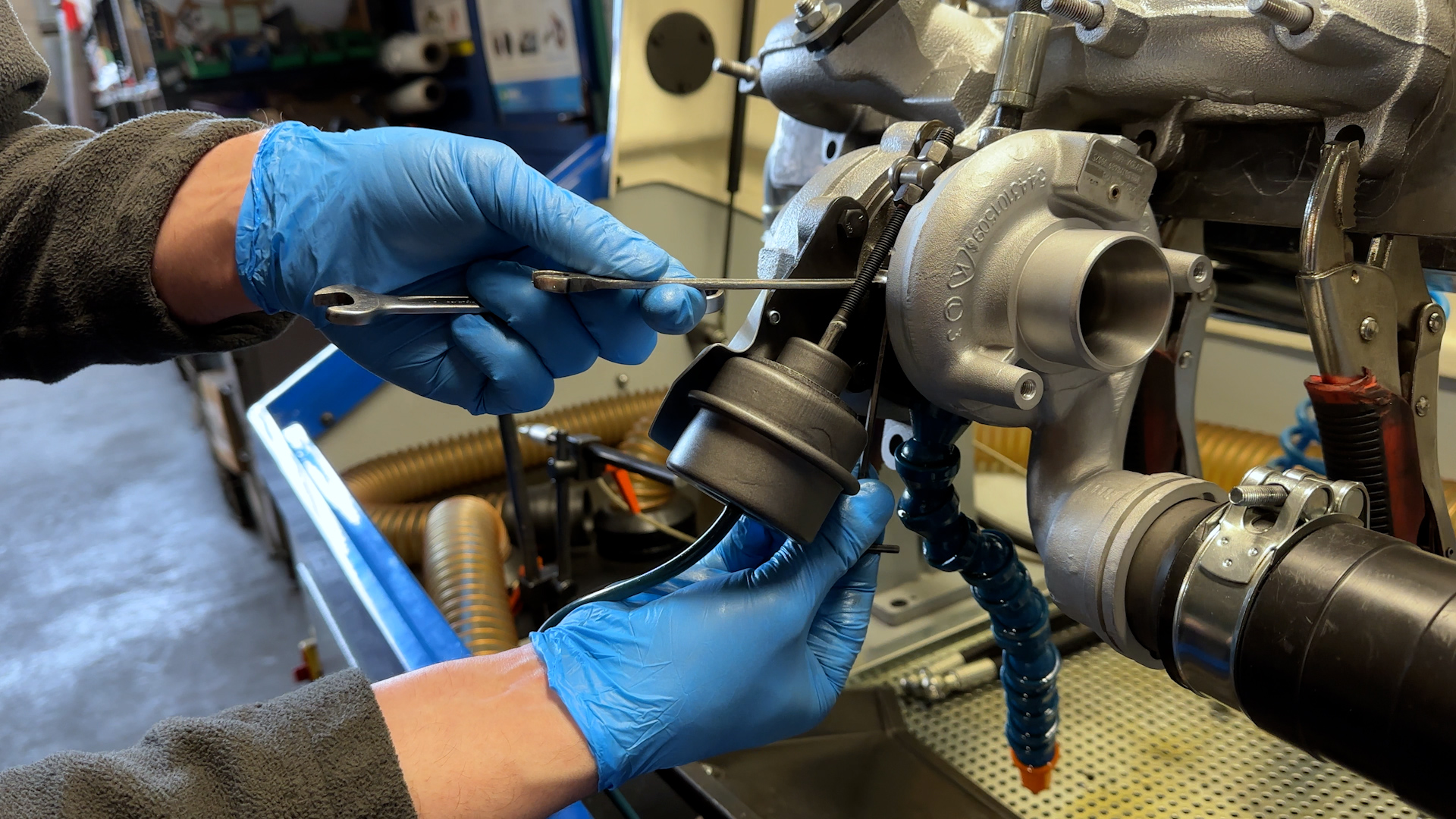 Zdemontowana turbosprężarka - widok wewnętrzny